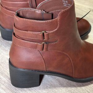 Stylish Women's Brown Lightweight Round Toe Block‎ Heel Booties 7.5 NEW